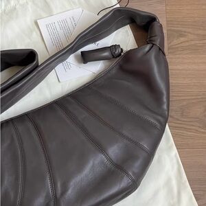 Croissant bag small - chocolate - Lambskin leather